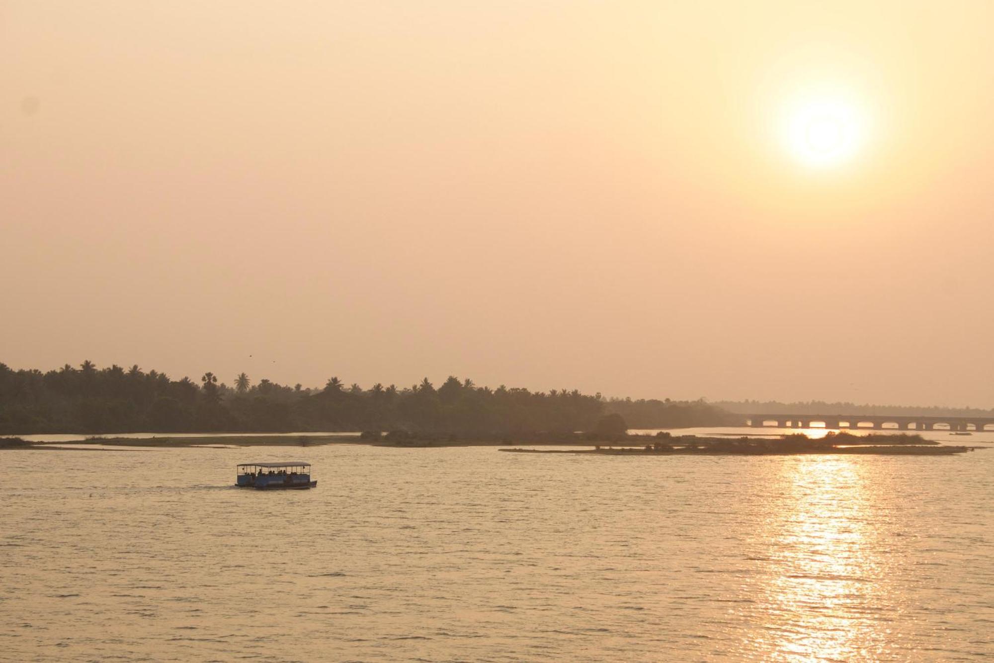 Victoria'S River View Resort Пондичерри Экстерьер фото