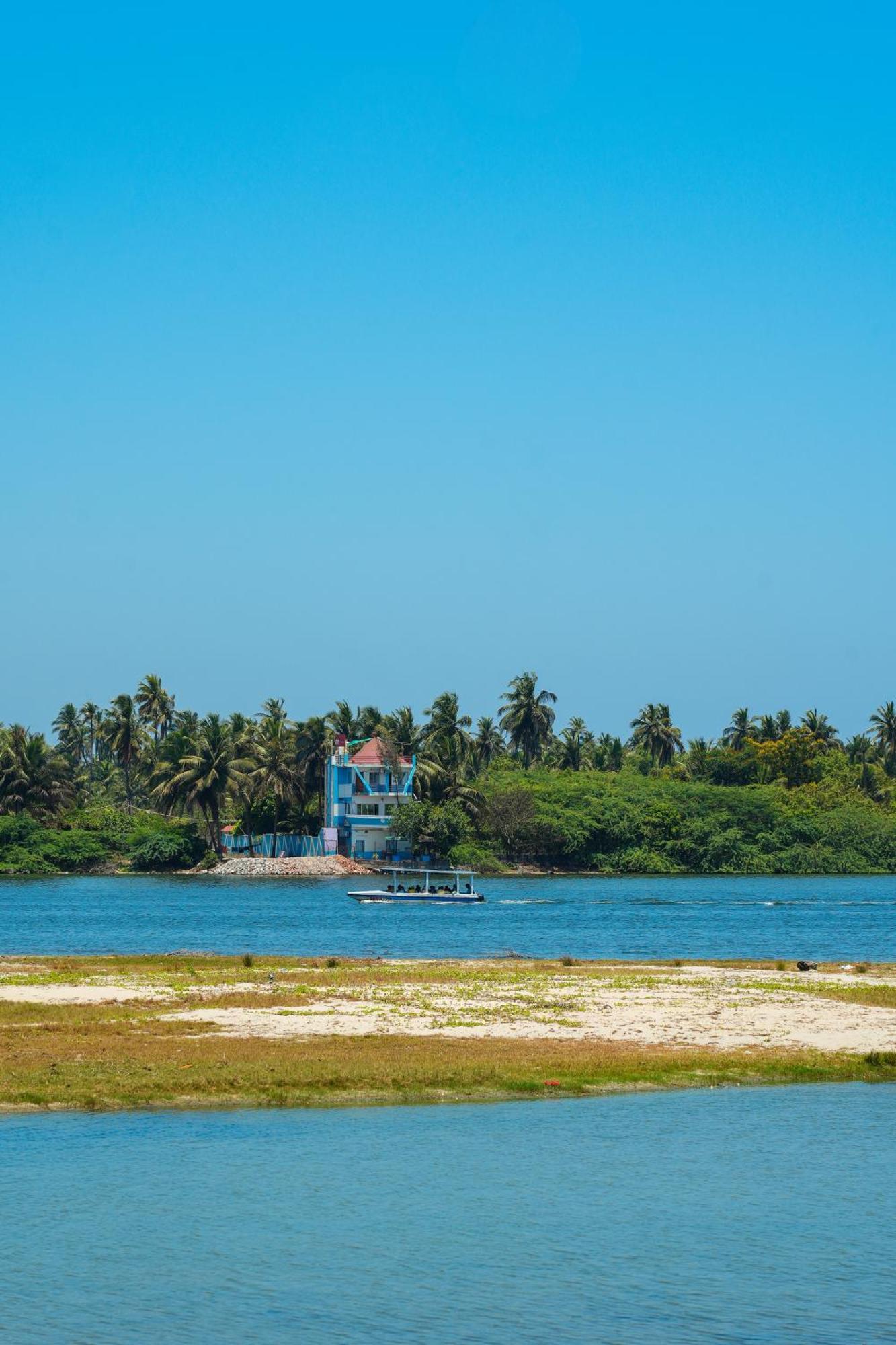 Victoria'S River View Resort Пондичерри Экстерьер фото